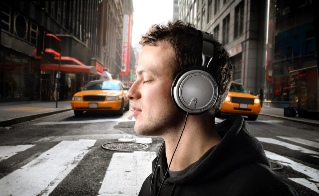 How Much Damage Does Wearing Headphones on the Subway do to Your Ears