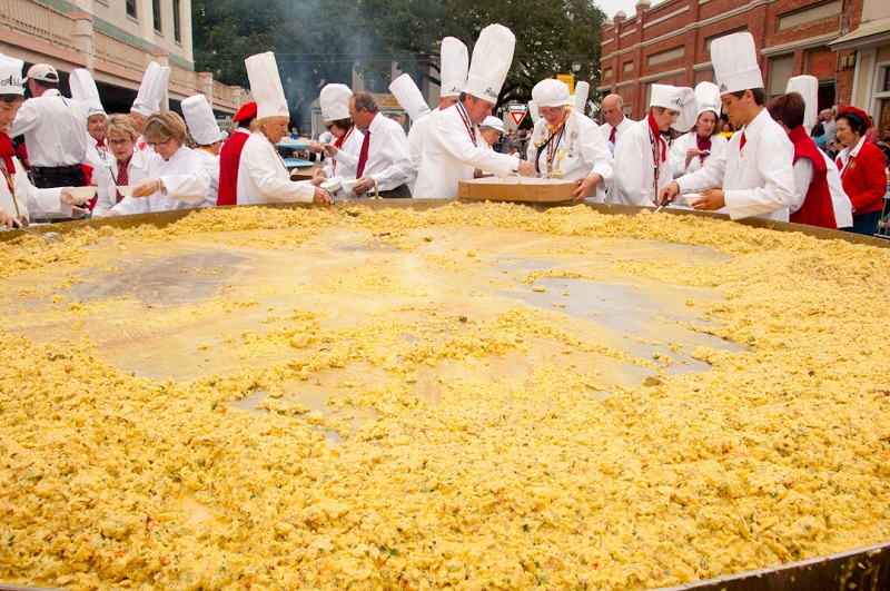 The World's Biggest Easter Omelet in France