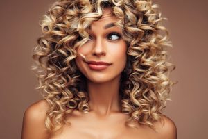 Curly wigs benefits